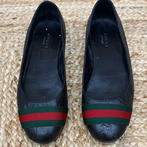Gucci Women's Black Flats with Red and Green Stripes